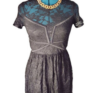 215. Express Stunning Black Lace Dress w/gold zipper at back sz XS
